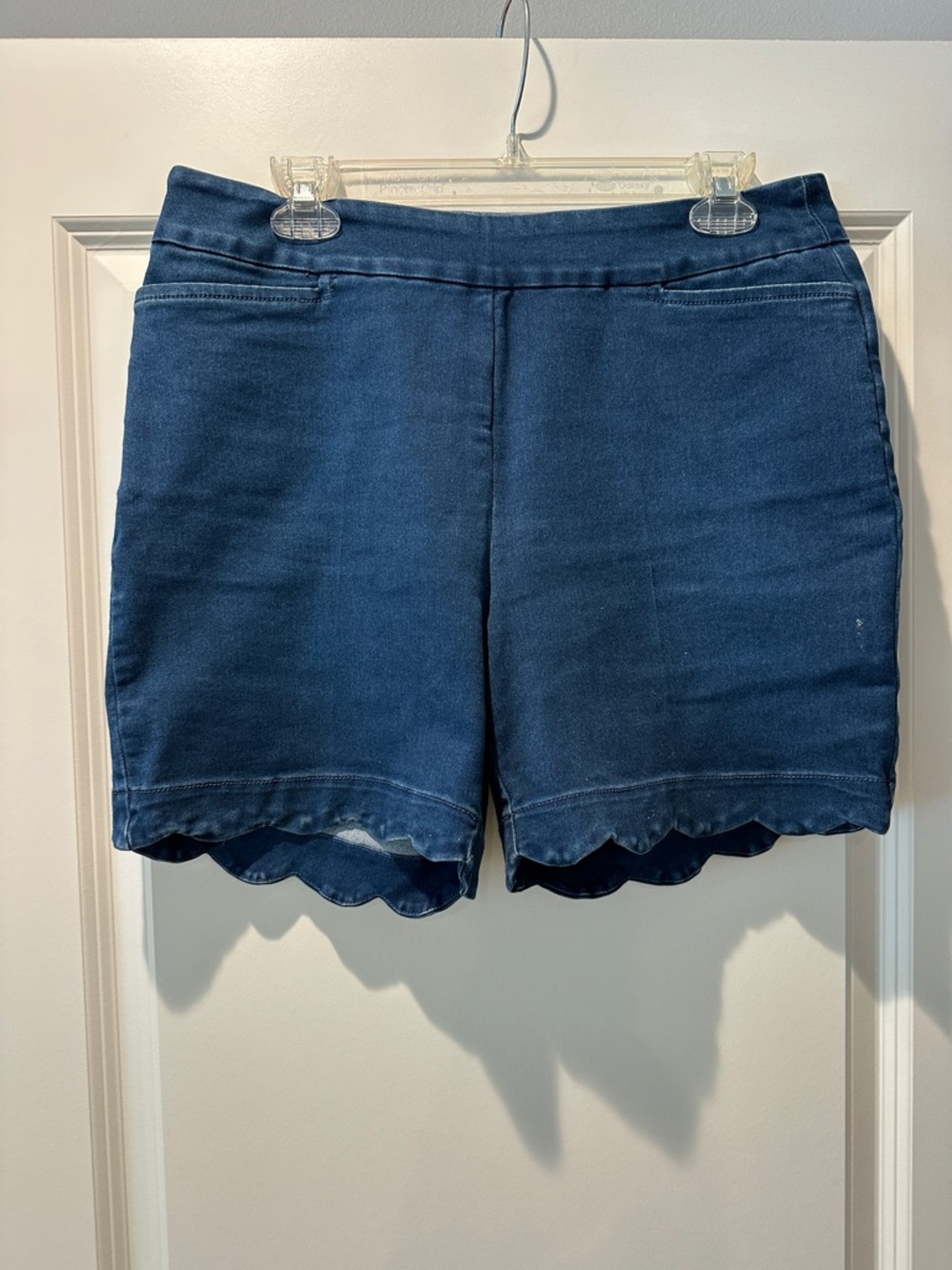 Lulu-B Scalloped Hem Shorts